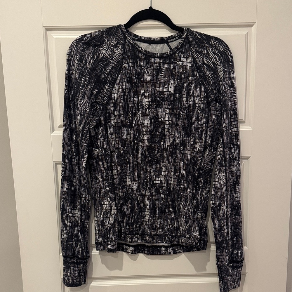 Lululemon Black & White Long Sleeve Top